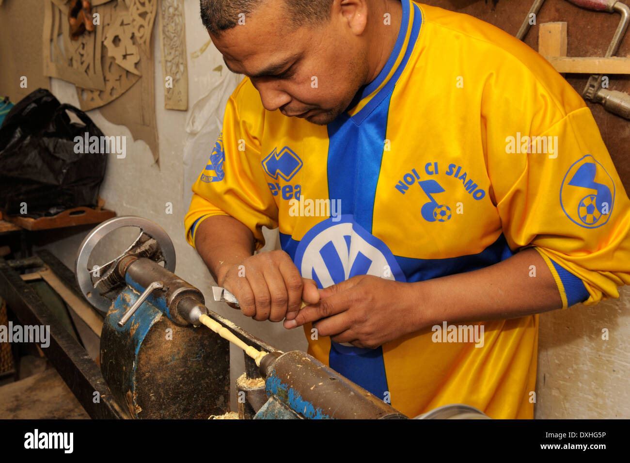 Holz-Turner Vorbereitung Artikel zum Verkauf in Marrakech, Marokko, Marrakesch, Nord, Afrika Stockfoto