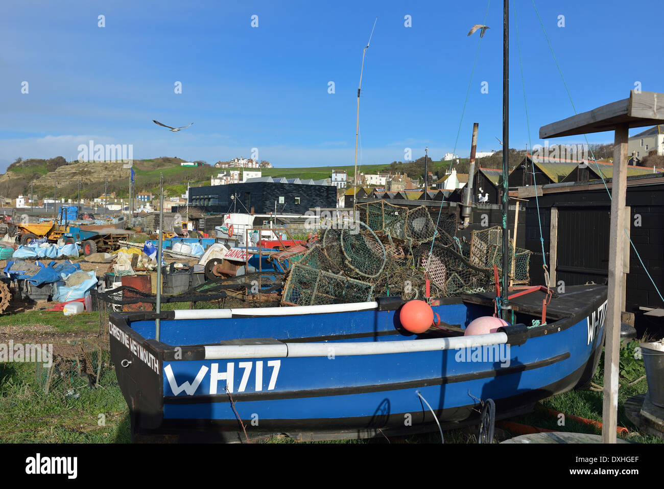 Die Hastings Zeitgenössische unabhängige Art Gallery, früher die Jerwood Galerie vom Stade Angeln Strand gesehen. Altstadt, Hastings, England, Großbritannien Stockfoto