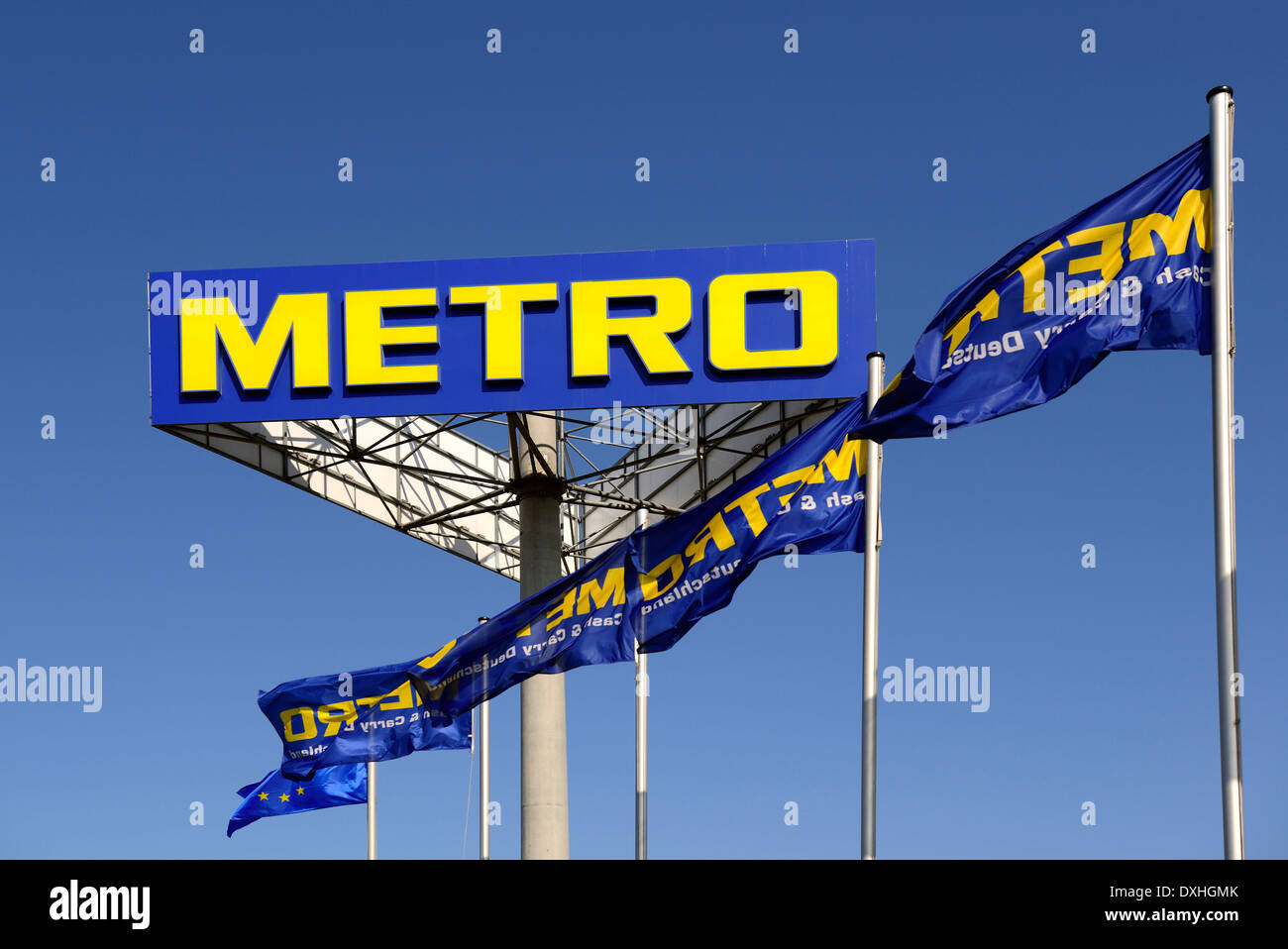 Logo und Banner der Metro AG, Europas größte Einzelhändler, Berlin, Deutschland, Europa Stockfoto