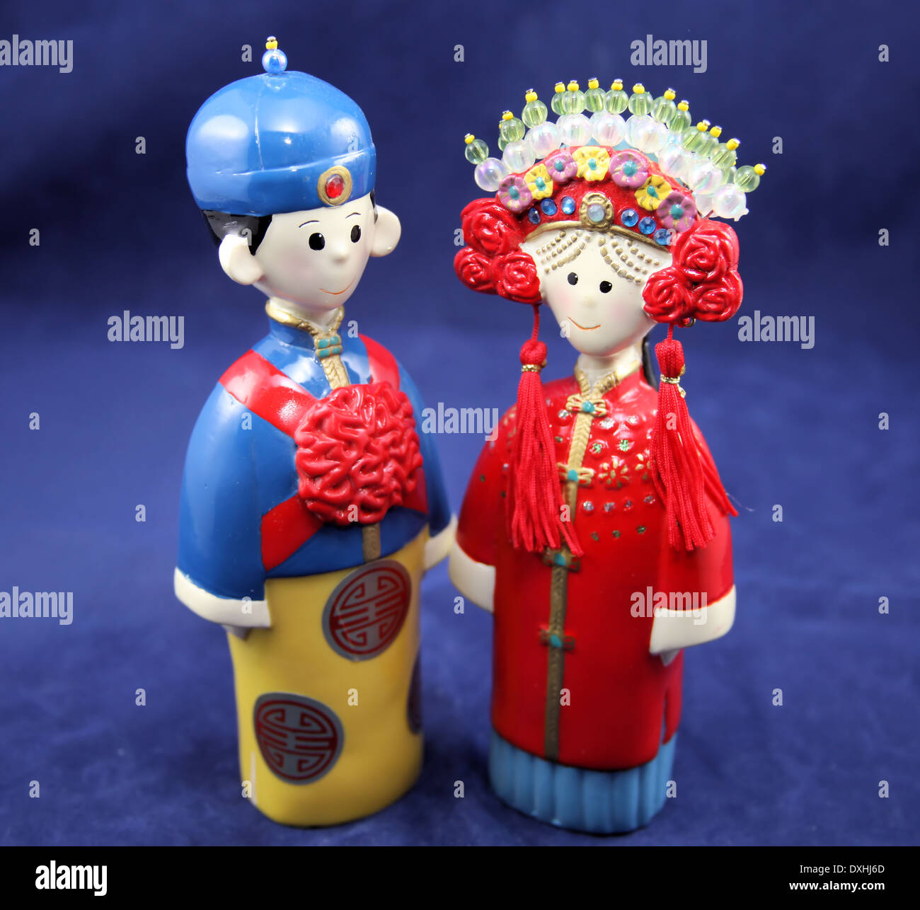 CHINESISCHER MANN UND FRAUEN HOCHZEIT PAAR PUPPEN Stockfoto