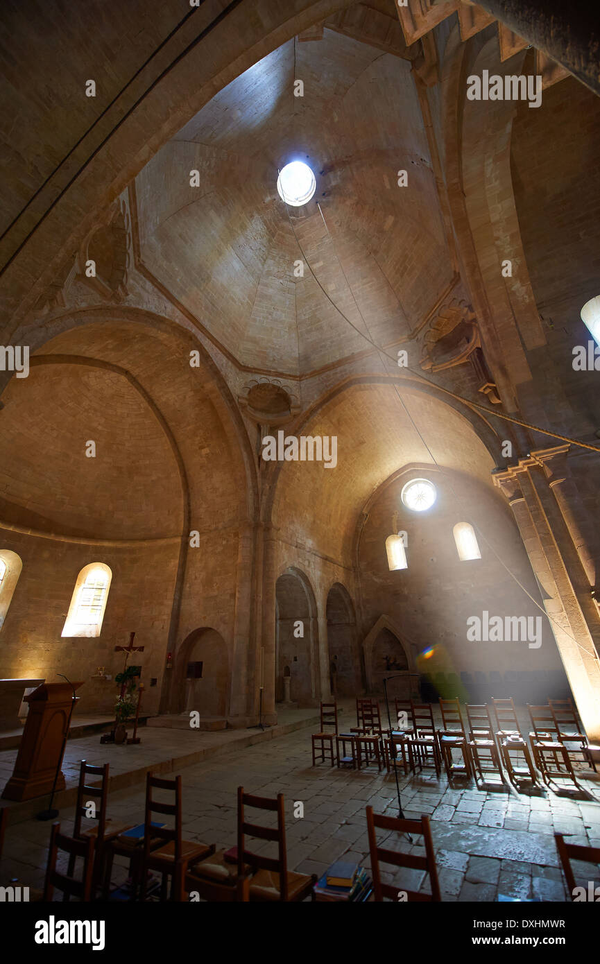 Innenraum der 12. Jahrhundert Romanesque Zisterzienser Abtei von Notre Dame von Senanque (1148) Provence in der Nähe von Gordes, Frankreich. Stockfoto