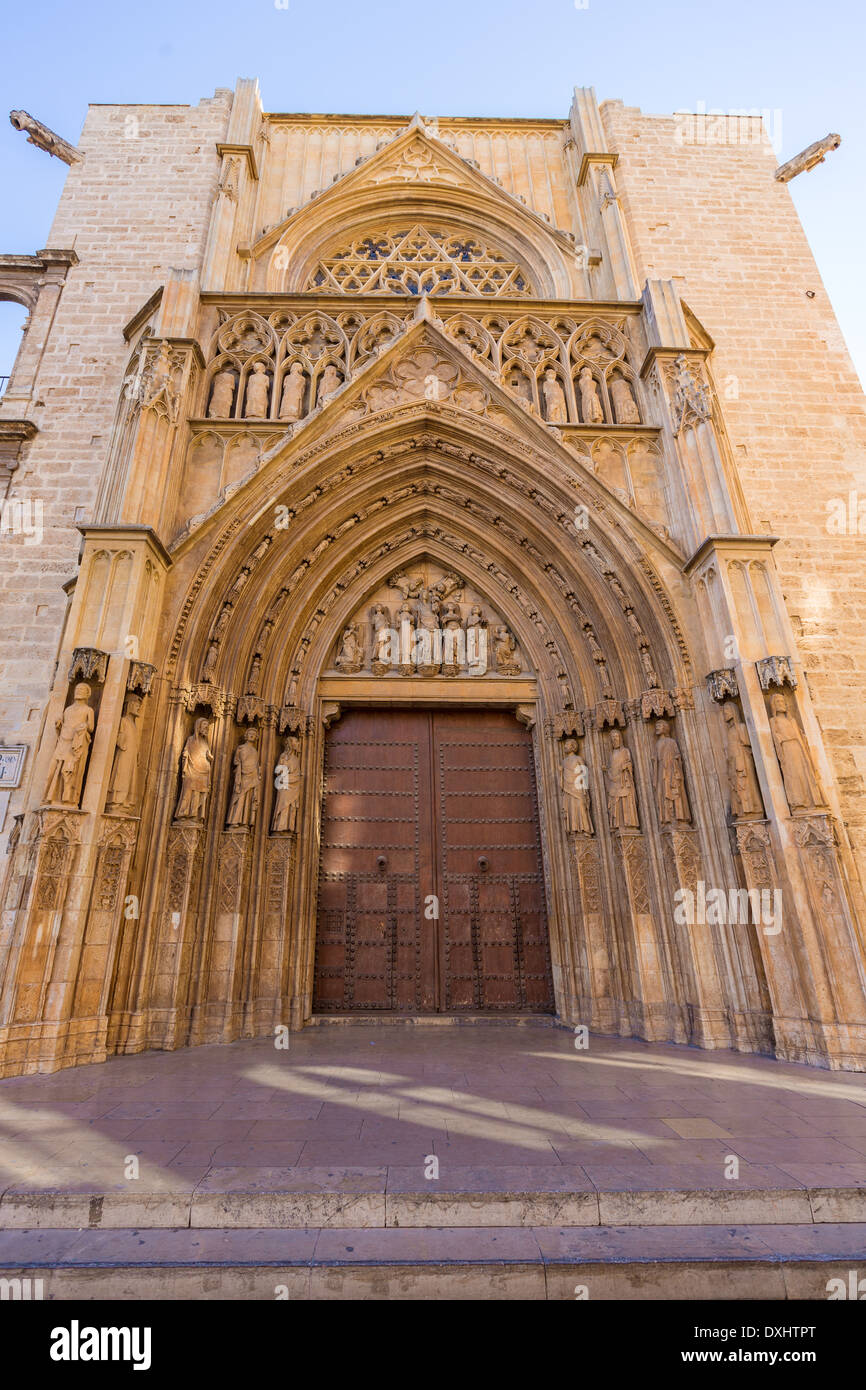 Valencia Kathedrale Apostoles Tür Tribunal de Las Aguas traditionelles Gericht in Spanien trifft Stockfoto