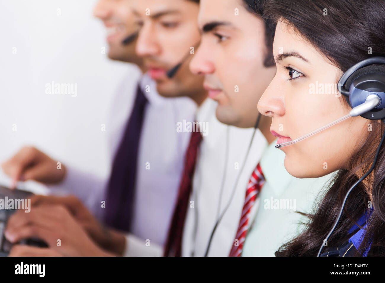 Indian Business Leute arbeiten im Callcenter Stockfoto