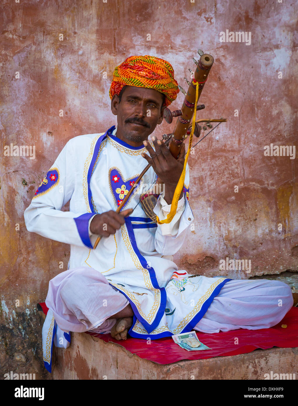 "Ravanhatha" erfolgt ein Saiteninstrument Bogen von Bambus & Coconut Shell vor allem durch indische Spieler selbst Stockfoto