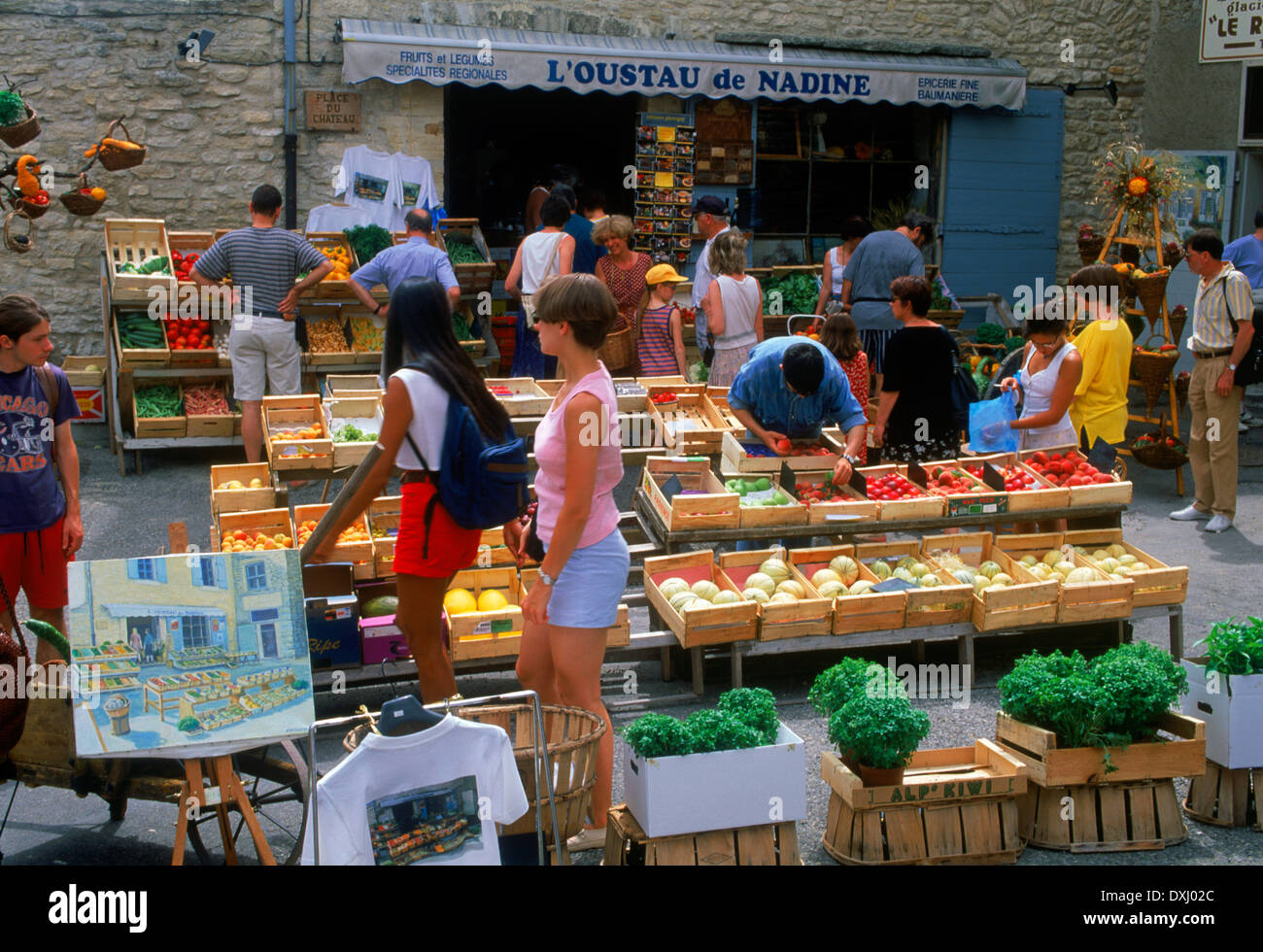 Obst und Gemüse-Shop und Outdoor-Märkte im Dorf von Gourdes in Provence Frankreich Stockfoto