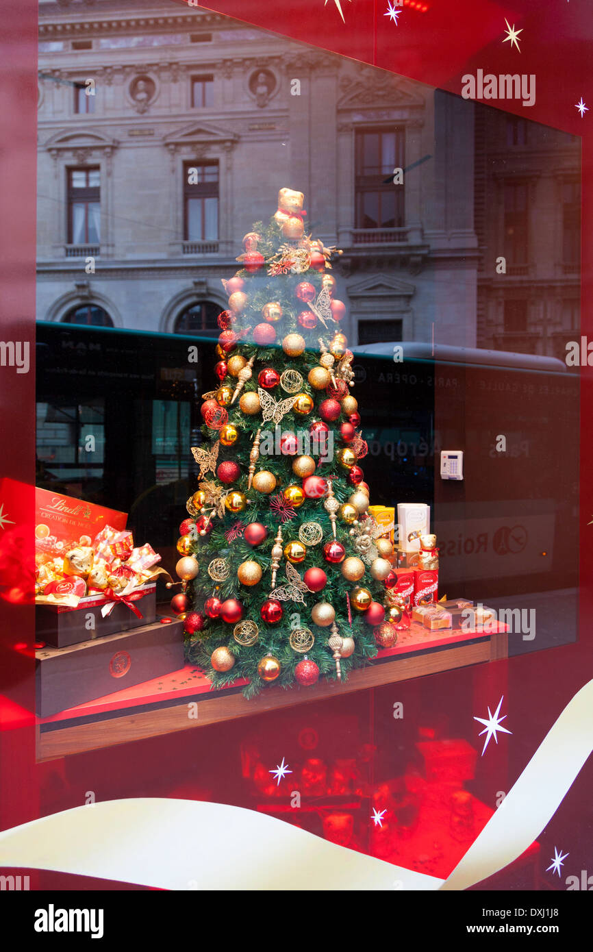 Weihnachts-Fenster angezeigt, in der Lindt-Boutique, Paris, Frankreich Stockfoto