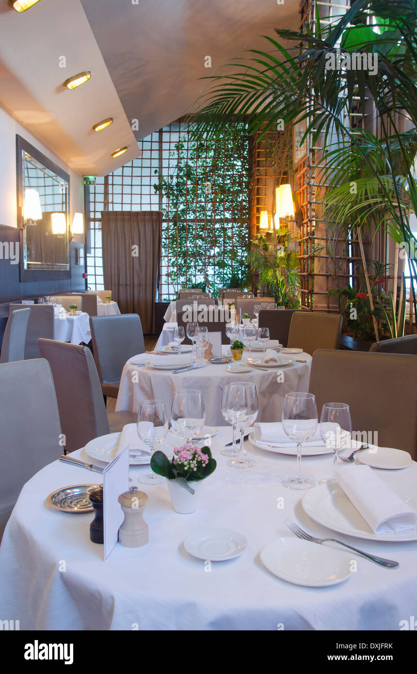 Elegante Paris Restaurant Esszimmer Stockfoto