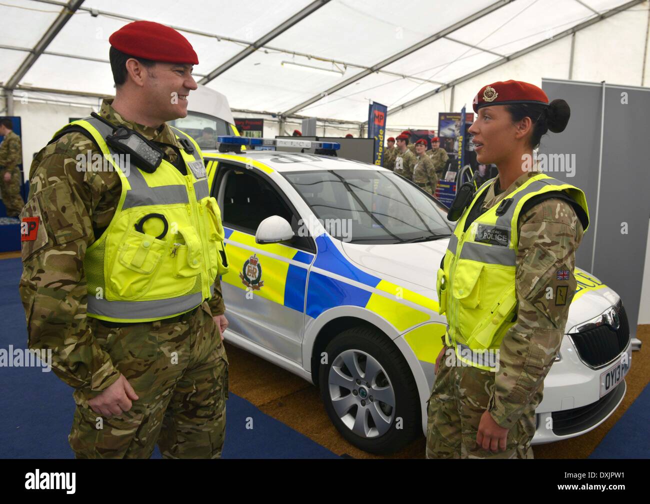 Royal Military Police... Diese Armee Veranstaltung in Upavon, Wiltshire zeigte der Spezialist, Kampf und Durchsetzungsfähigkeit der "Force Truppe Befehle" und seine Fähigkeit, Kapazität, Kontingenz und Widerstandsfähigkeit der Armee in der Zukunft. Es werden einige der neuesten Ausrüstung zur Verfügung. Die FTC hat etwa 36.000 Regular und Reserve-Soldaten unter seinem Befehl. 26. März 2014 Bild von Geoff Moore/Dorset-Medienservice Stockfoto