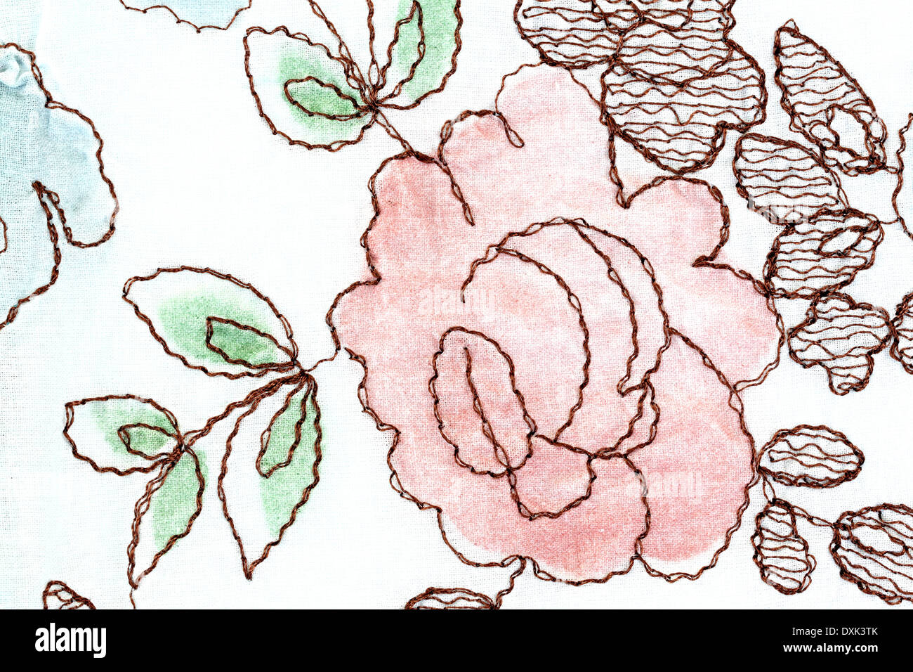 Rosa Blumenmuster auf weißem Stoff für den Hintergrund. Stockfoto