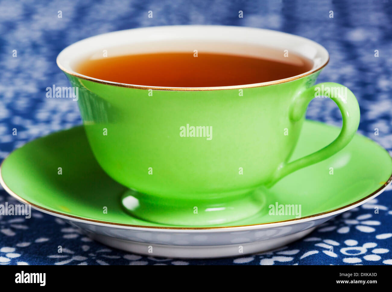 Nahaufnahme von Tee in China grüner Teetasse Stockfoto