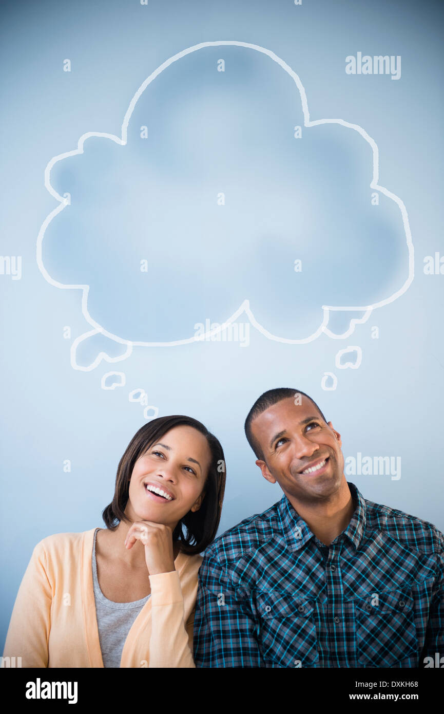 Freigegebene Gedankenblase über nachdenklich paar Stockfoto