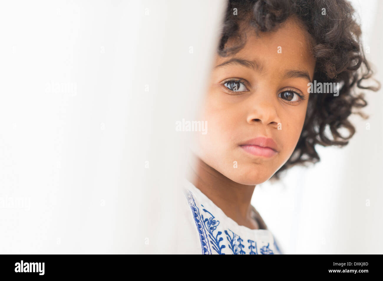 Porträt von Ernst afroamerikanische Mädchen Nahaufnahme Stockfoto