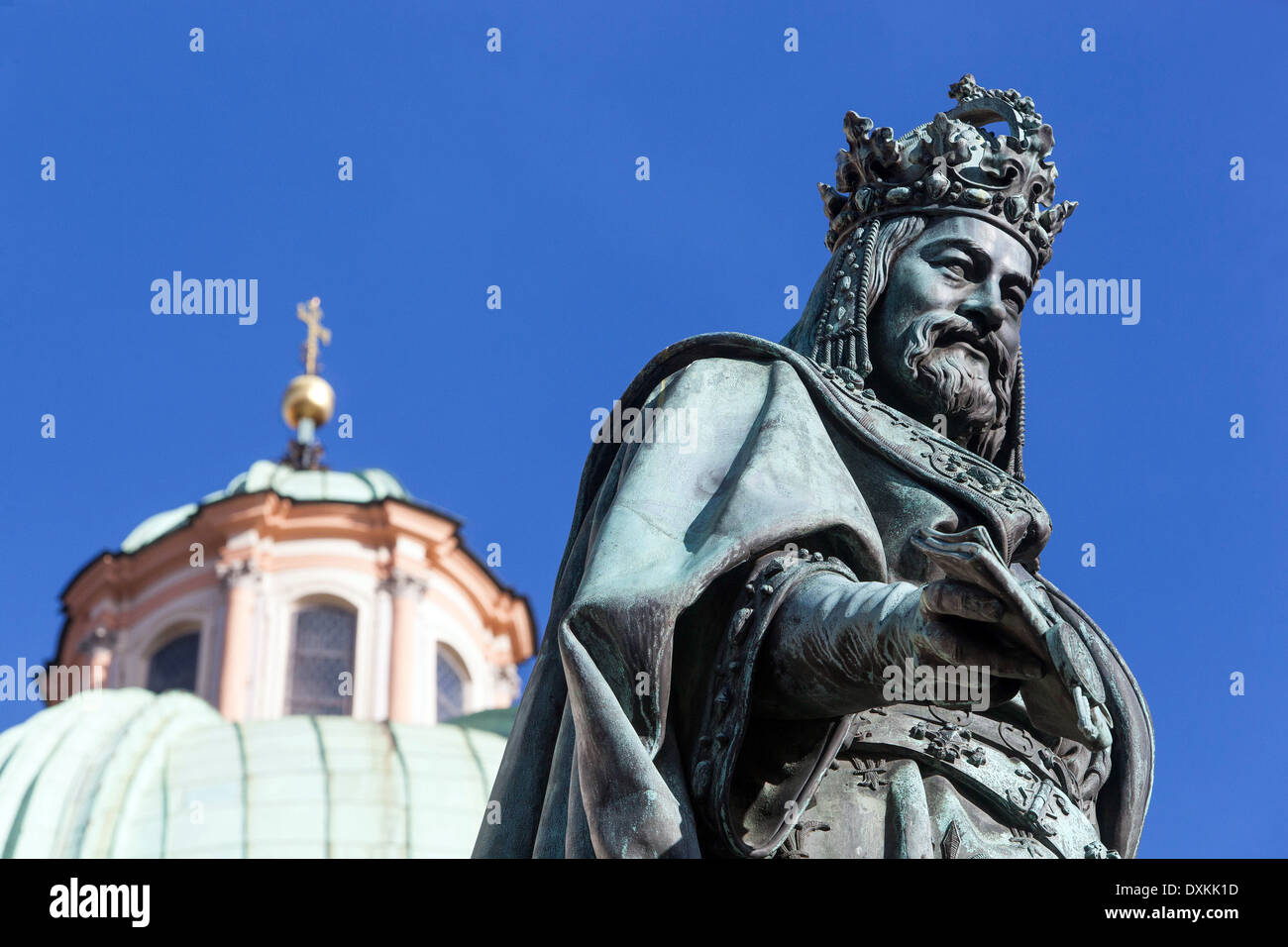 Karl IV., Kaiser des Heiligen Römischen Reiches, und der tschechische König Geliebte, Ritter des Kreuzes Square, in der Nähe der Karlsbrücke, Prag, Tschechische Republik Stockfoto