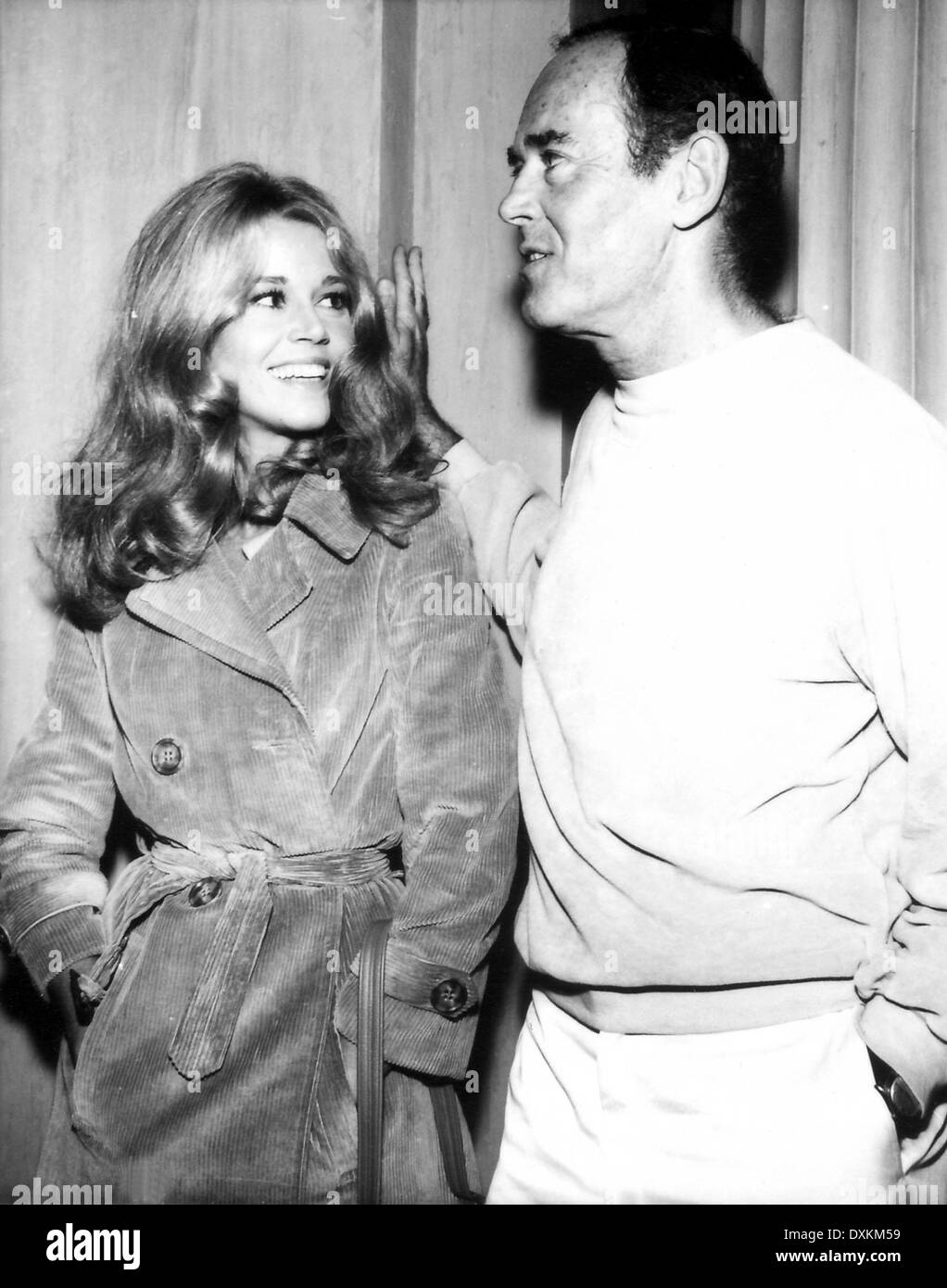 JANE FONDA mit HENRY FONDA am Set von THE CHASE (1966) Stockfoto