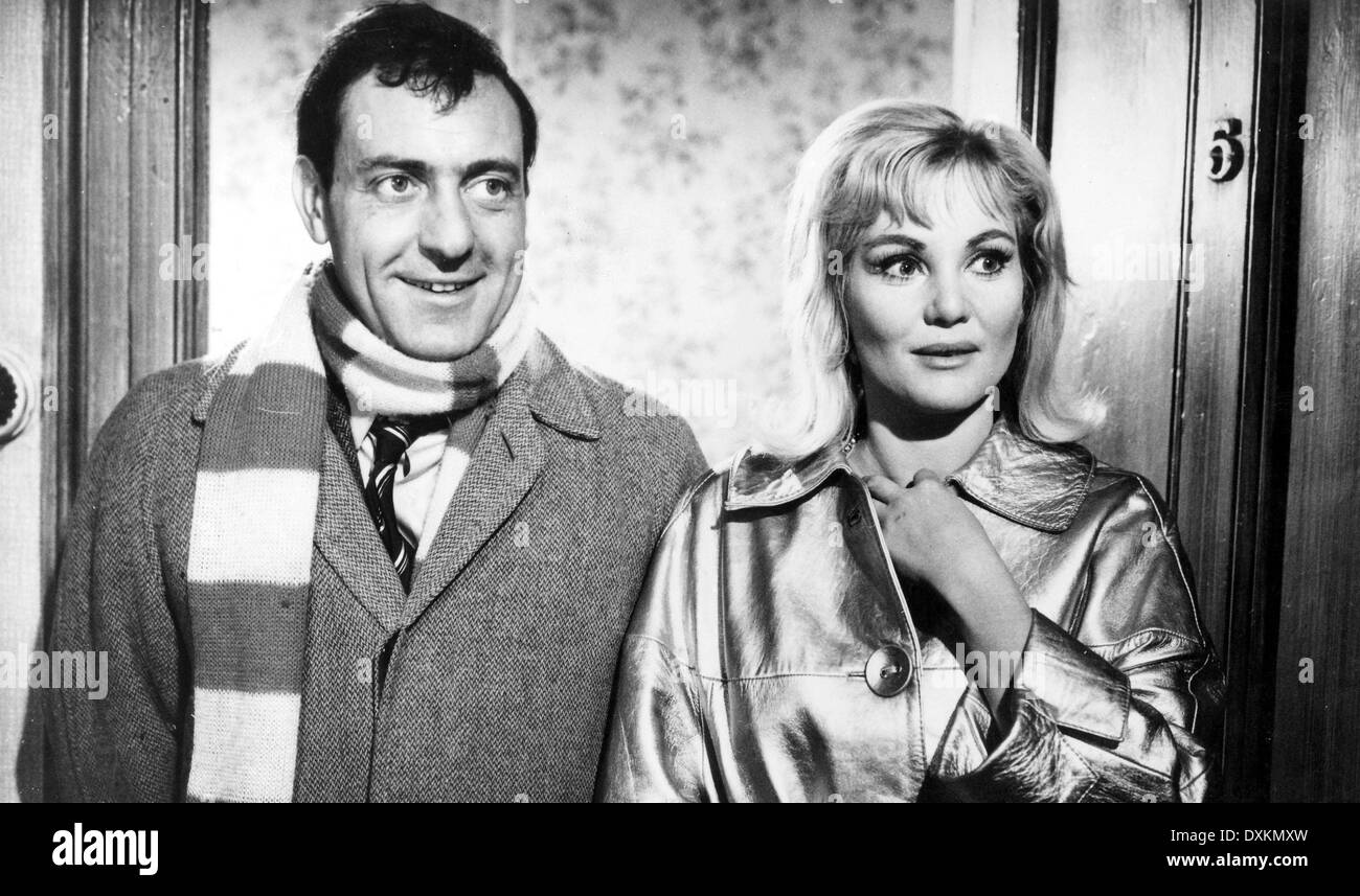 RASSEL EINES EINFACHEN MANNES Stockfoto