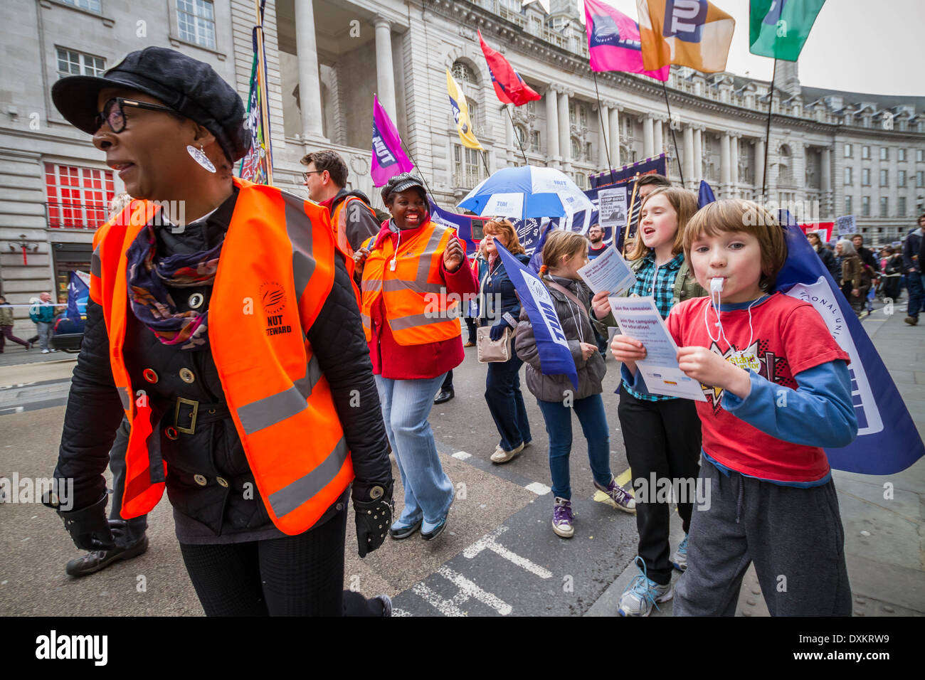 Tausende von Lehrer und Förderer marschieren durch London Nuss Streik am Stockfoto