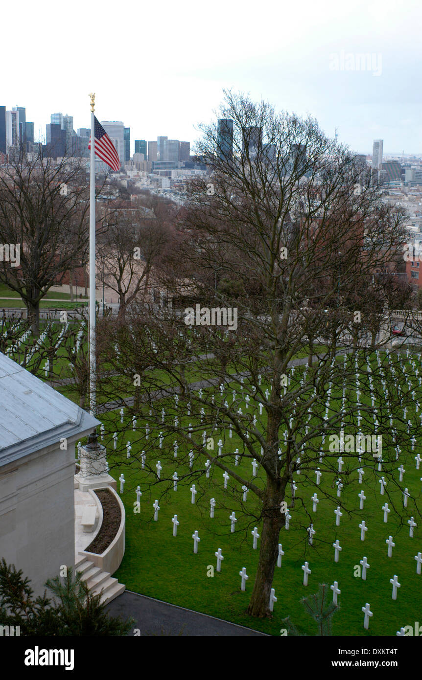 AJAXNETPHOTO. PARIS, FRANKREICH. -WWII AMERIKANISCHE KRIEGSGRÄBER AN DEN HÄNGEN DES MONT VALERIEN, FOTO: JONATHAN EASTLAND/AJAX Stockfoto