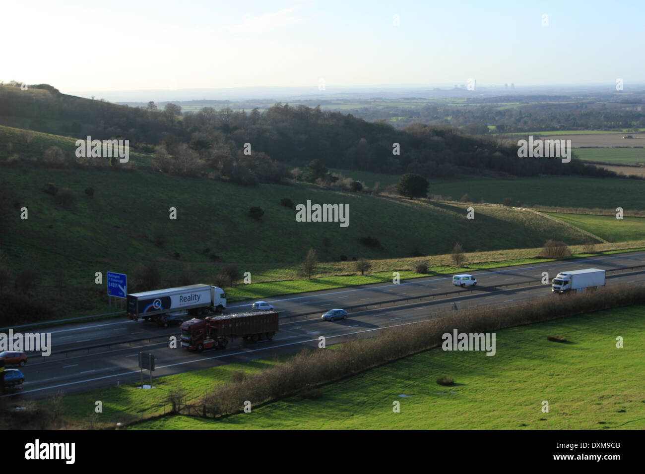 Blick auf die M40 von Beacon hill Stockfoto