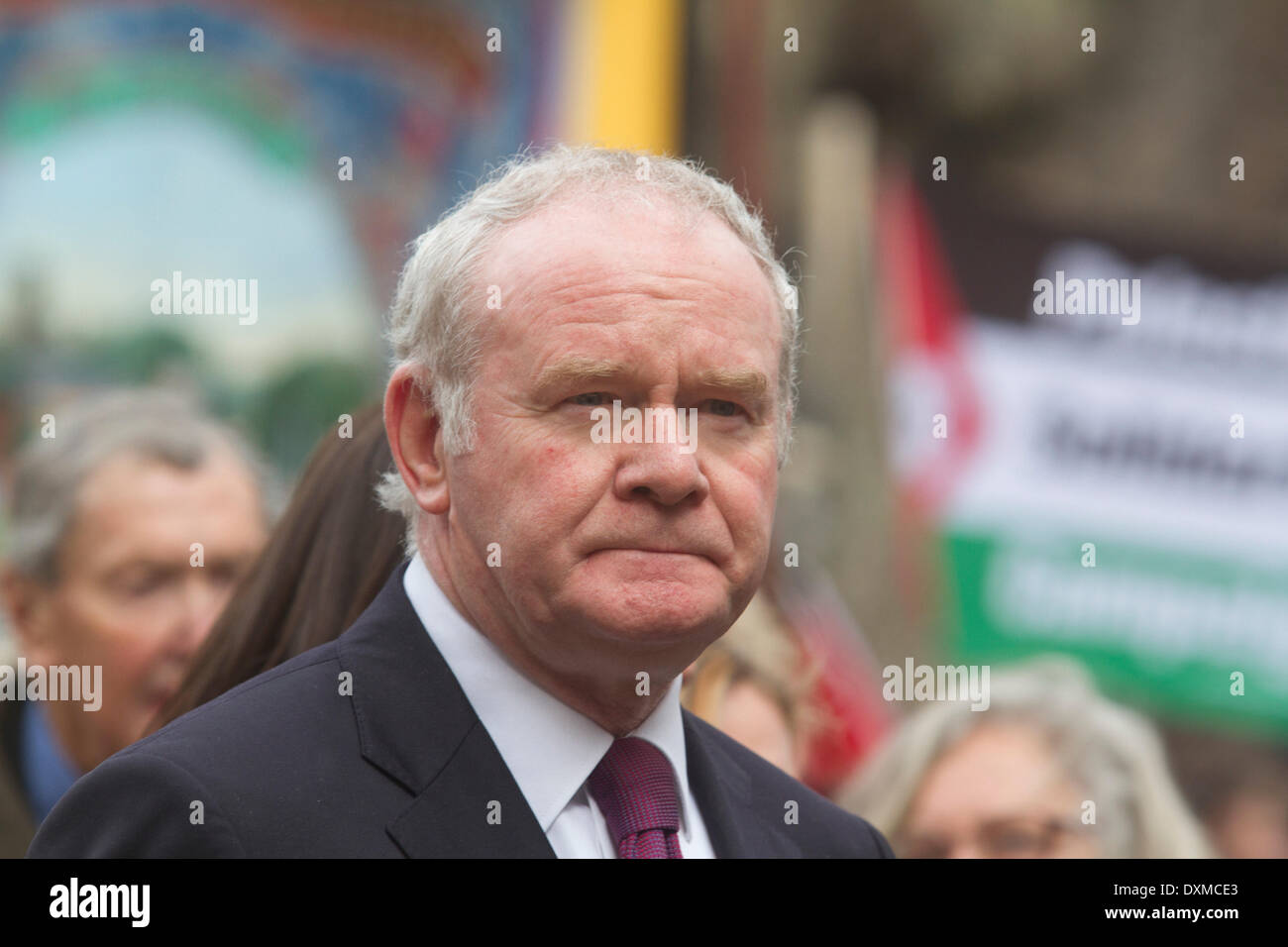 Westminster London, UK. 27. März 2014. Stellvertretenden Ersten Minister Nordirlands und Sinn Fein-Politiker Martin McGuinness als einer der vielen Gäste und Würdenträger, die Teilnahme an der Trauerfeier der ehemalige Labour-abgeordnete Tony Benn in St. Margaret's Church, Westminster Credit: Amer ghazzal/Alamy leben Nachrichten Stockfoto