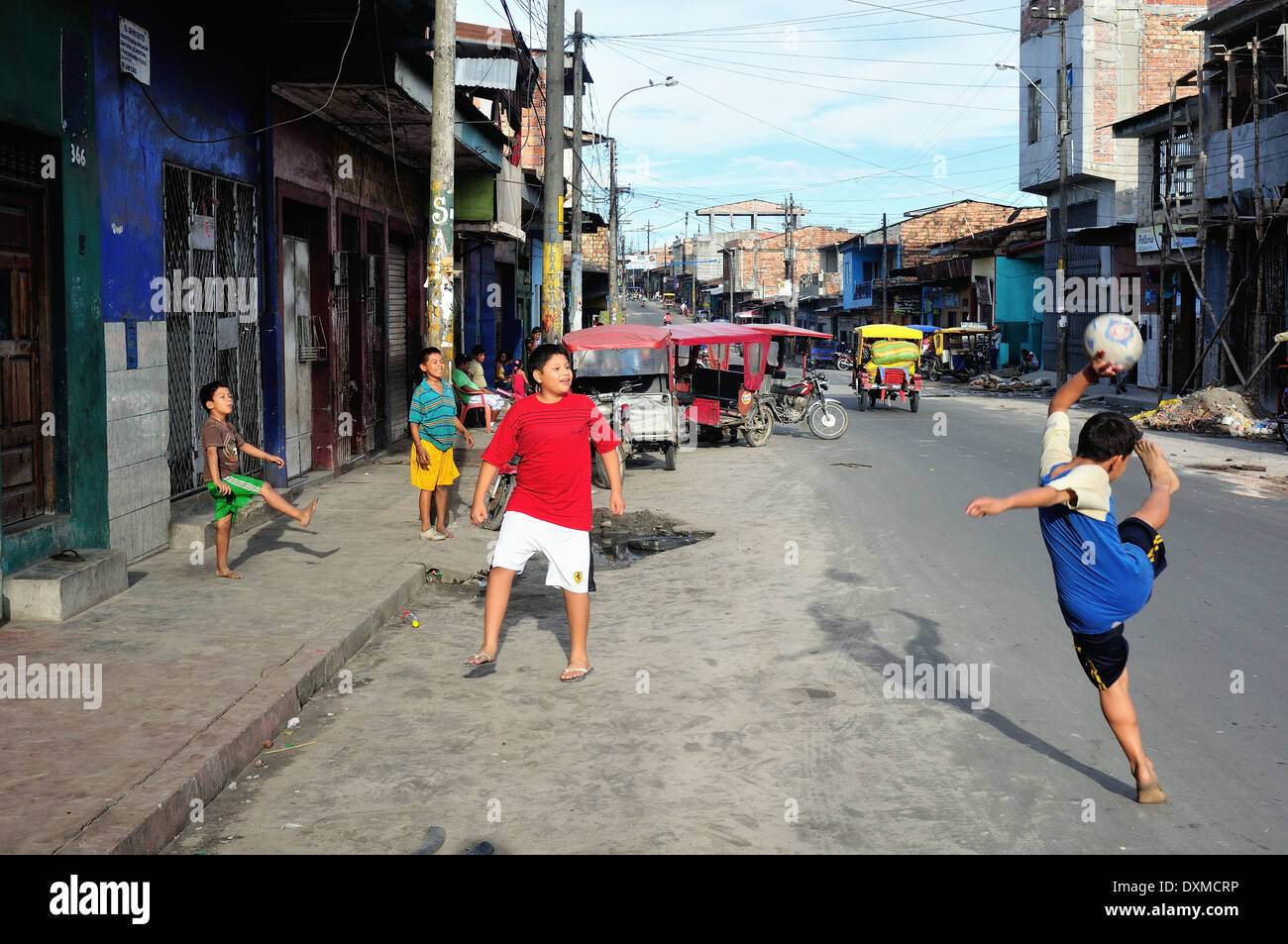 Spielen Sie Fußball in Belen in IQUITOS. Abteilung von Loreto. Peru Stockfoto