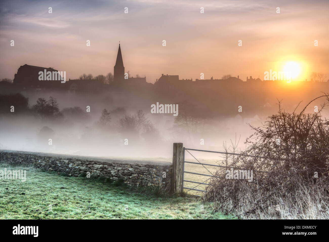 Malmesbury im Morgengrauen - Ende März Stockfoto