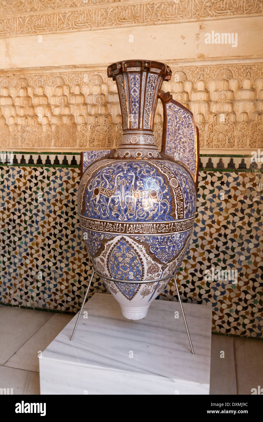 Replik der maurischen Vase von Gazellen, die große Halle von Comares, Alhambra-Palast, Granada, Andalusien Spanien Europa Stockfoto