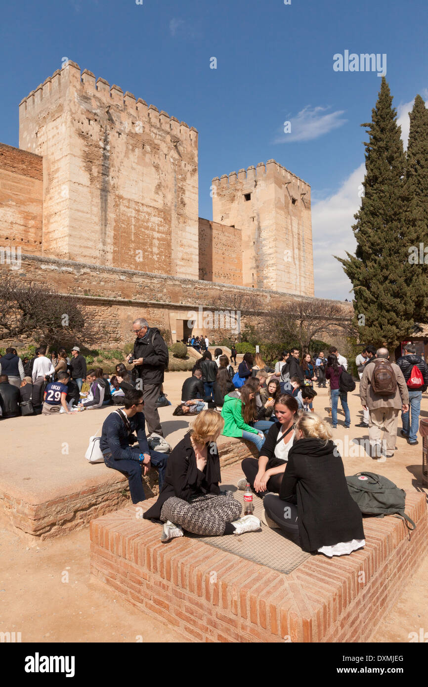 Jugendliche Jugendliche Besuch der Alhambra-Palast, Granada, Andalusien, Spanien-Europa Stockfoto