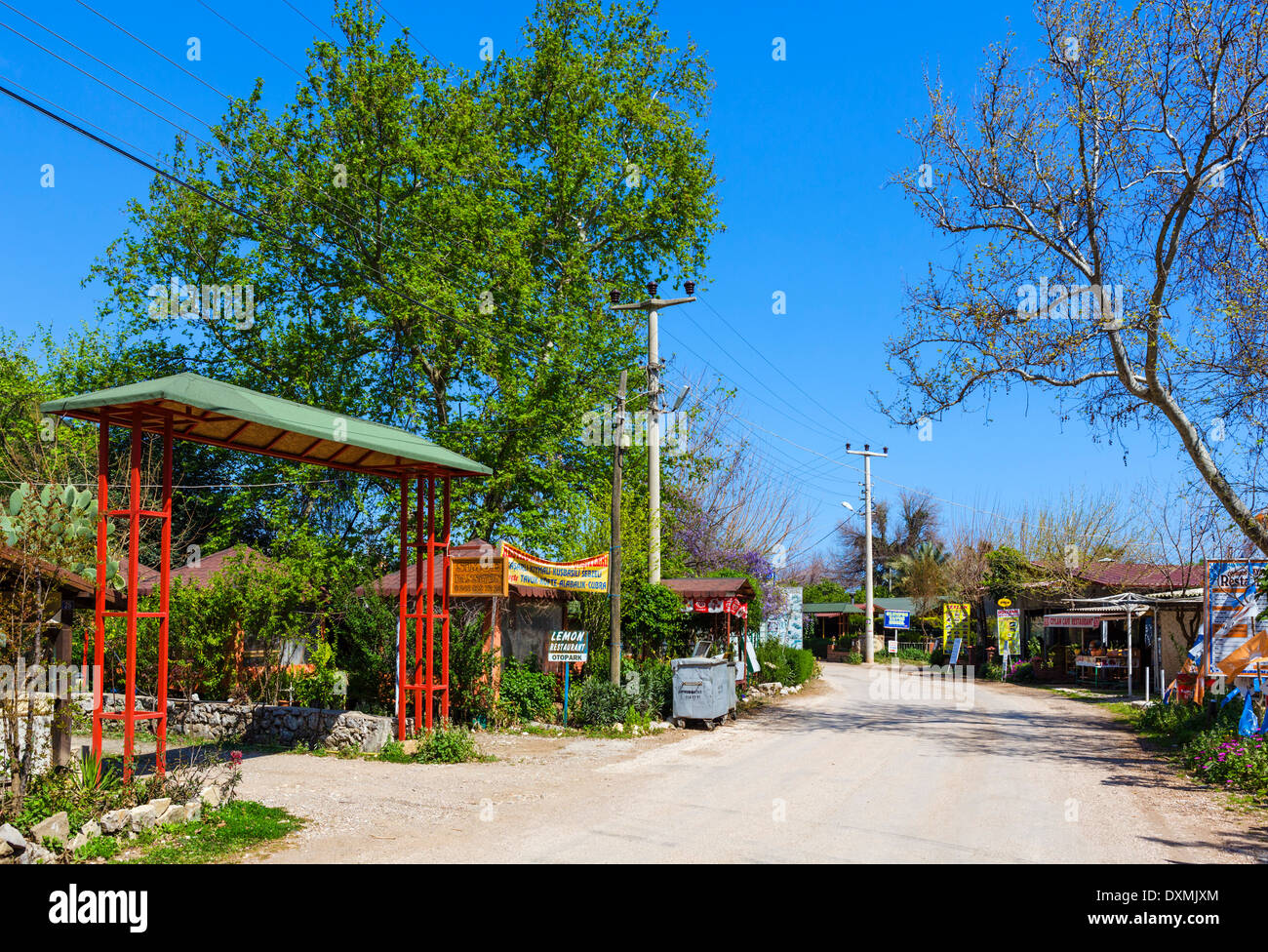 Zentrum des ruhigen Küstendorf und Resort von Cirali, Kemer District, Provinz Antalya, Türkei Stockfoto