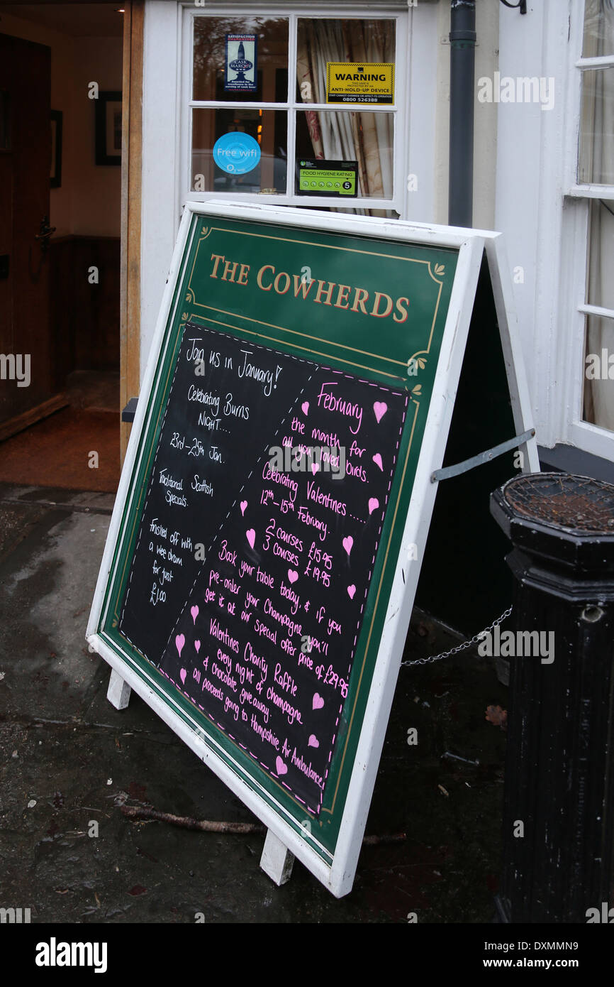 Hampshire England Southampton Exterieur des Kuhhirten Pub mit Pinnwand Stockfoto