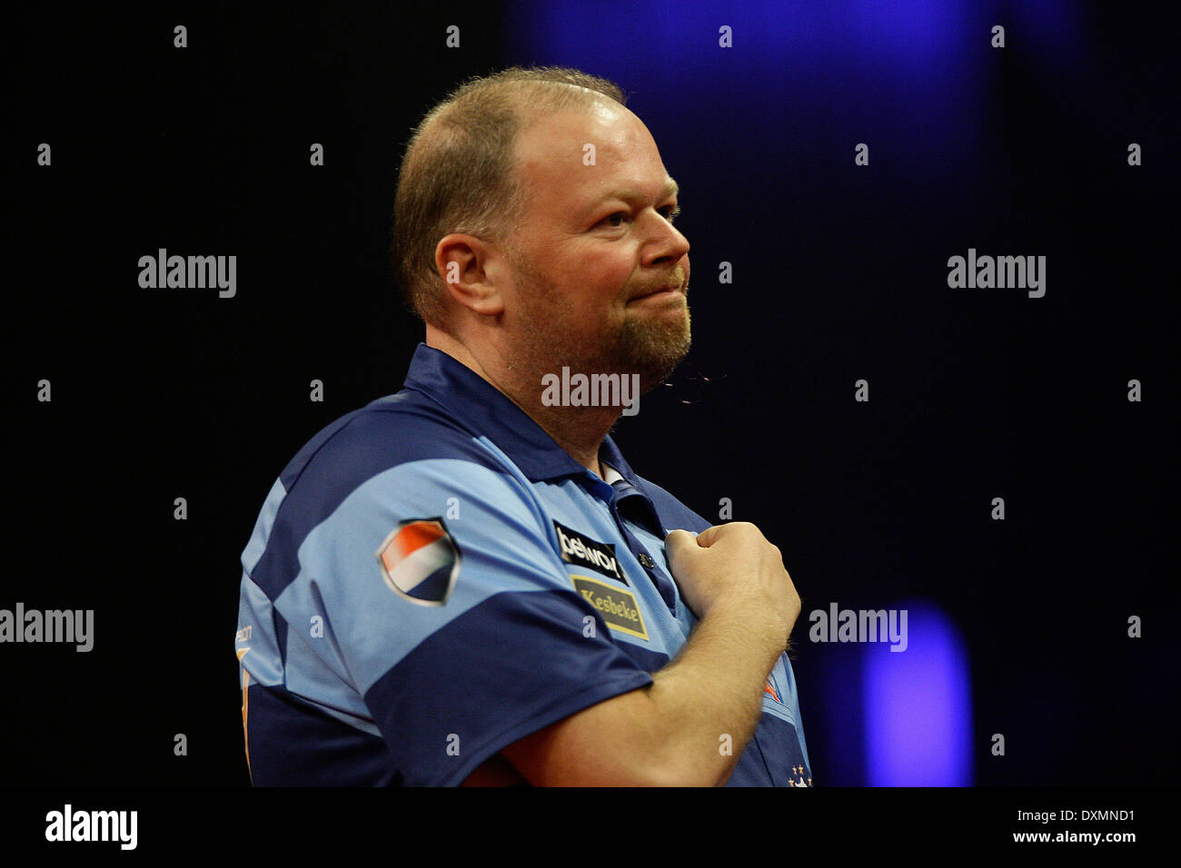 Dublin, Irland. 27. März 2014. Raymond van Barneveld Aktion gegen Phil Taylor PDC Darts Premier League von der O2 Arena, Dublin, Irland-Gutschrift: Michael Cullen/Alamy Live News Stockfoto