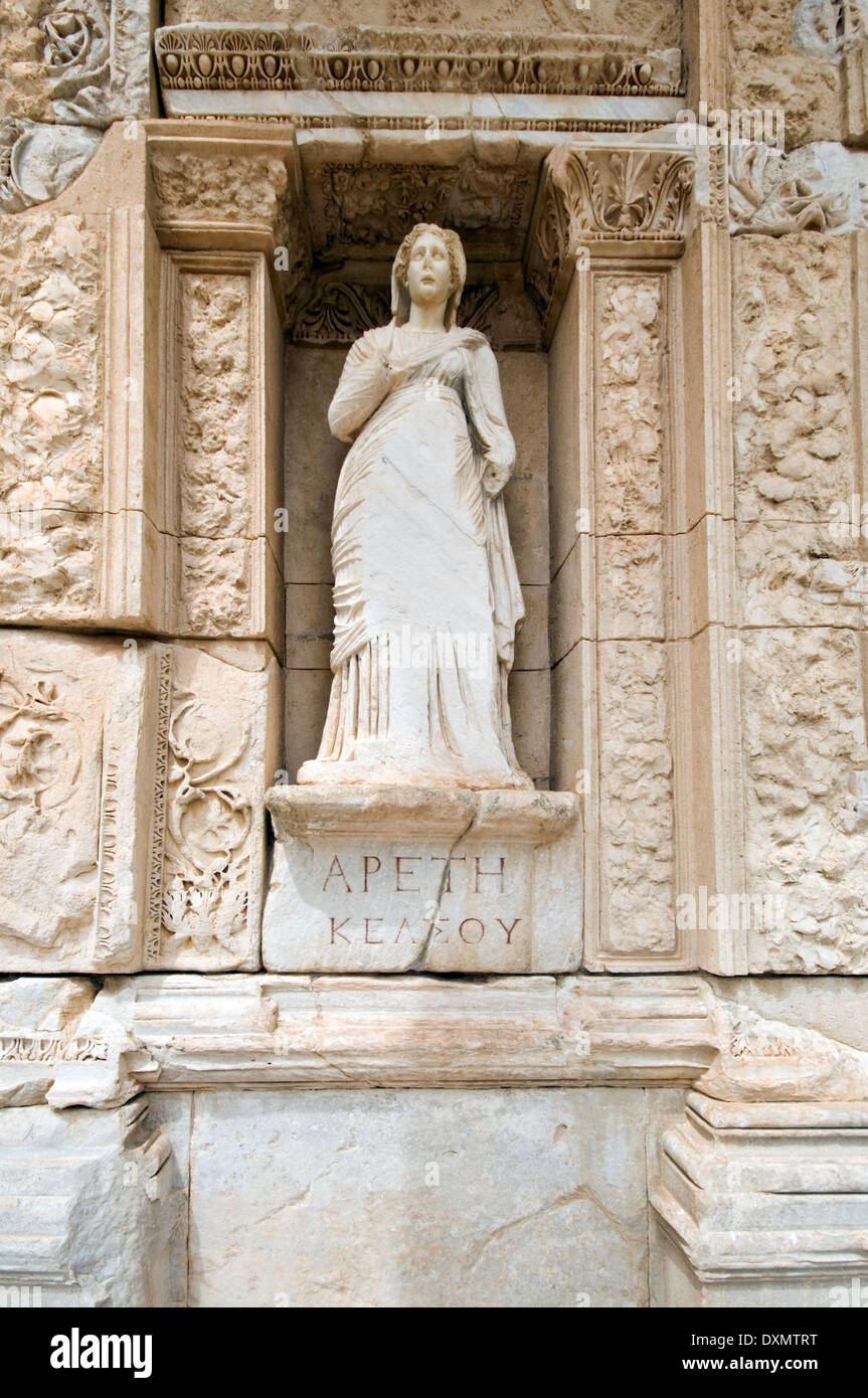 Asien, Türkei, Ephesus, der Celsusbibliothek (114 n. Chr.), Statue von Arete (Güte) Stockfoto