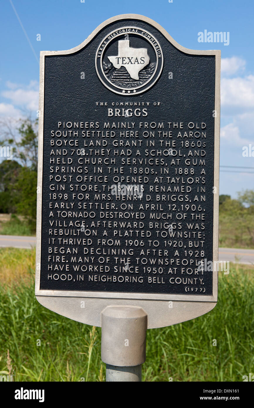 DIE Gemeinschaft BRIGGS Pioniere vor allem aus dem alten Süden siedelten sich hier auf die Landbewilligung Aaron Boyce in den 1860er Jahren und 70er Jahre. Sie hatte eine Schule und hielt Gottesdienste in Gum Springs in den 1880er Jahren. Im Jahre 1888 eröffnet ein Postamt in Taylors Gin Shop; Dies wurde im Jahr 1898 für Mrs Henry D. Briggs, einem frühen Siedler umbenannt. Am 12. April 1906 zerstört ein Tornado ein Großteil des Dorfes. Danach wurde Briggs auf einengender Townsite umgebaut; von 1906 bis 1920 blühte, sondern sinkt nach einem Brand 1928 begann. Viele der Dorfbewohner haben seit 1950 in Fort Hood im benachbarten Bell County gearbeitet. Stockfoto