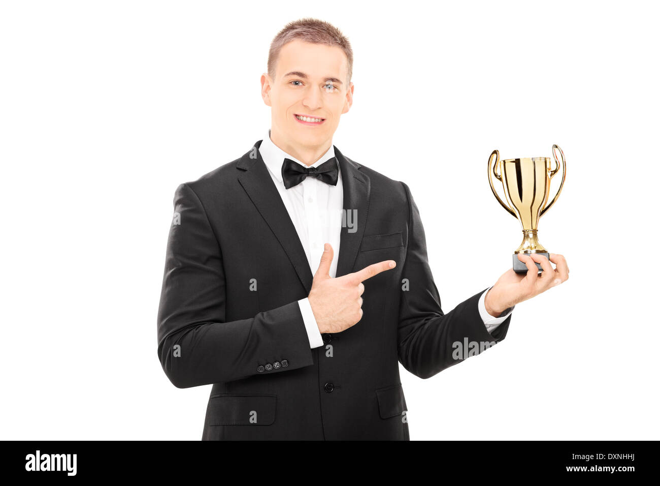Eleganten Mann hält eine Trophäe und zeigt mit finger Stockfoto