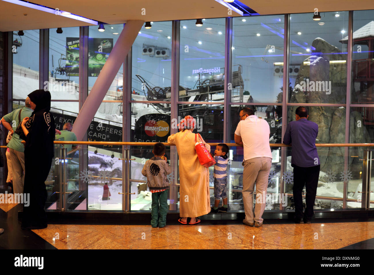 Ski Dubai, indoor Ski-Zentrum in der Mall of the Emirates, Dubai, Vereinigte Arabische Emirate Stockfoto