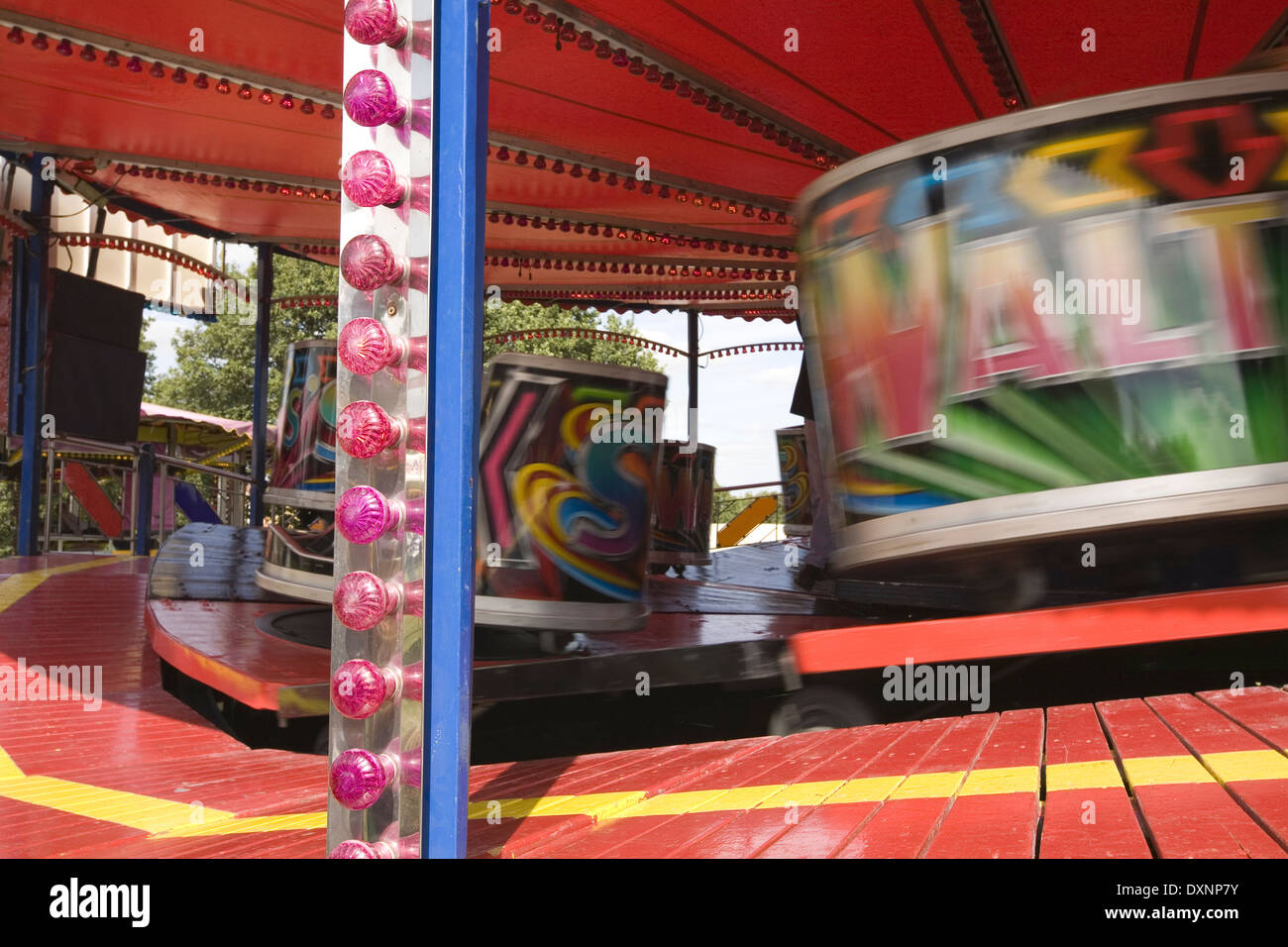 Bewegung verwischt Teilveranstaltungen Messegelände fahren auf Reisen Rummelplatz Stockfoto