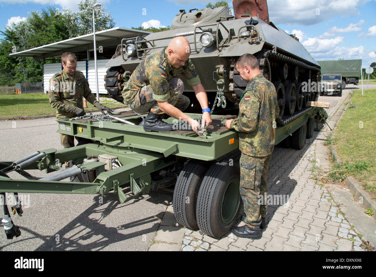 Müllheim, Deutschland, erfolgt eine Schuetzenpanzer bereit für den Transport in der Robert - Schumann - Kaserne Stockfoto