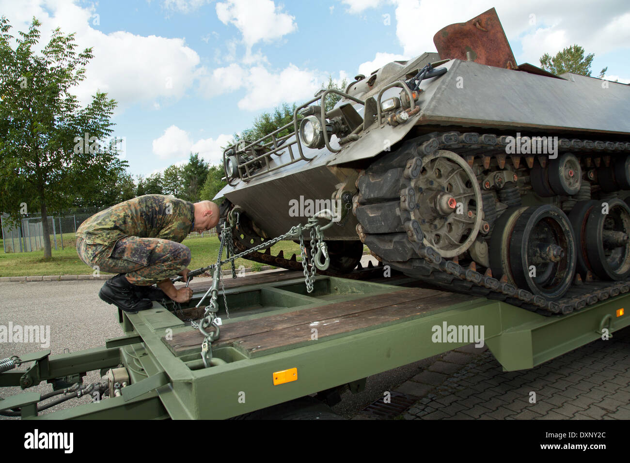 Müllheim, Deutschland, erfolgt eine Schuetzenpanzer bereit für den Transport in der Robert - Schumann - Kaserne Stockfoto