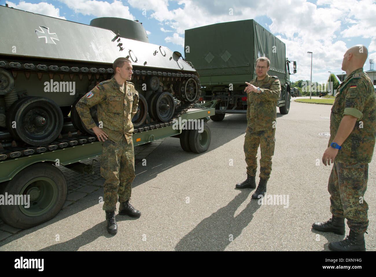 Müllheim, Deutschland, erfolgt eine Schuetzenpanzer bereit für den Transport in der Robert - Schumann - Kaserne Stockfoto