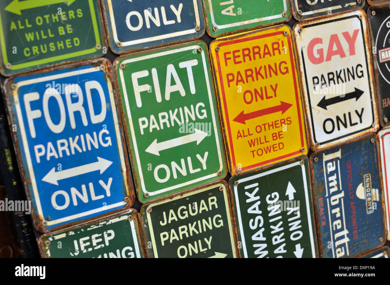 Amüsante Parkplatz Zeichen angezeigt auf einem Marktstand, London, UK Stockfoto