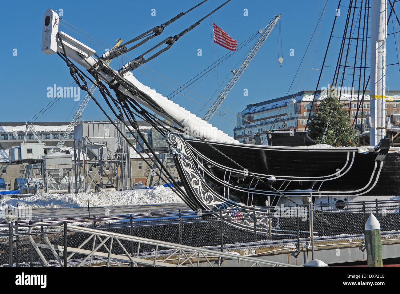 Detail eines Segelschiffes namens "USS Constitution" Verankerung in Boston (Massachusetts, USA) im sonnigen Ambiente im winter Stockfoto