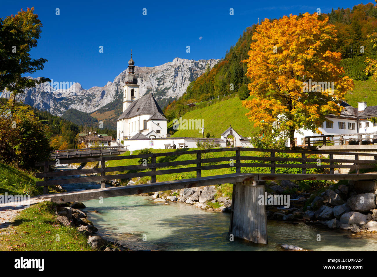 Ramsau Kirche im Herbst, Ramsau bei Berchtesgaden, Bayern, Deutschland Stockfoto