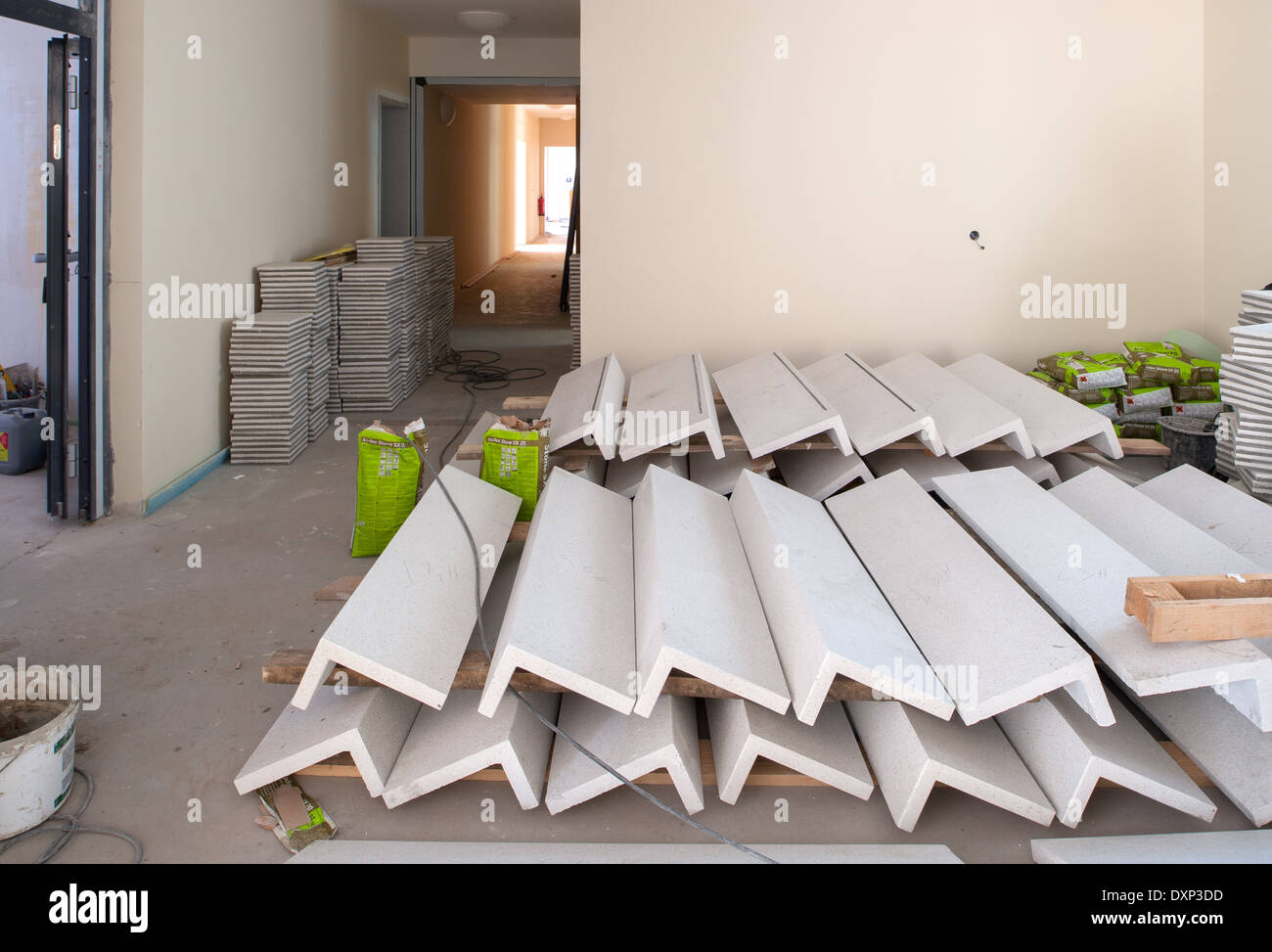 Berlin, Deutschland, sind Treppe Segmente Videoleinwände Beton auf einer Baustelle gemacht. Stockfoto