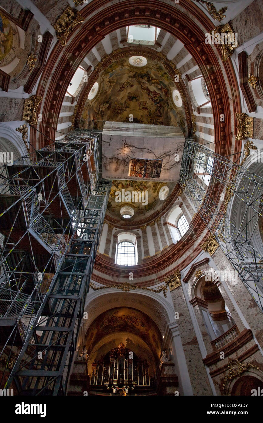 Österreich, Wien, Gerüst unter der Kuppel der Kirche von St. Charles Borromeo Stockfoto