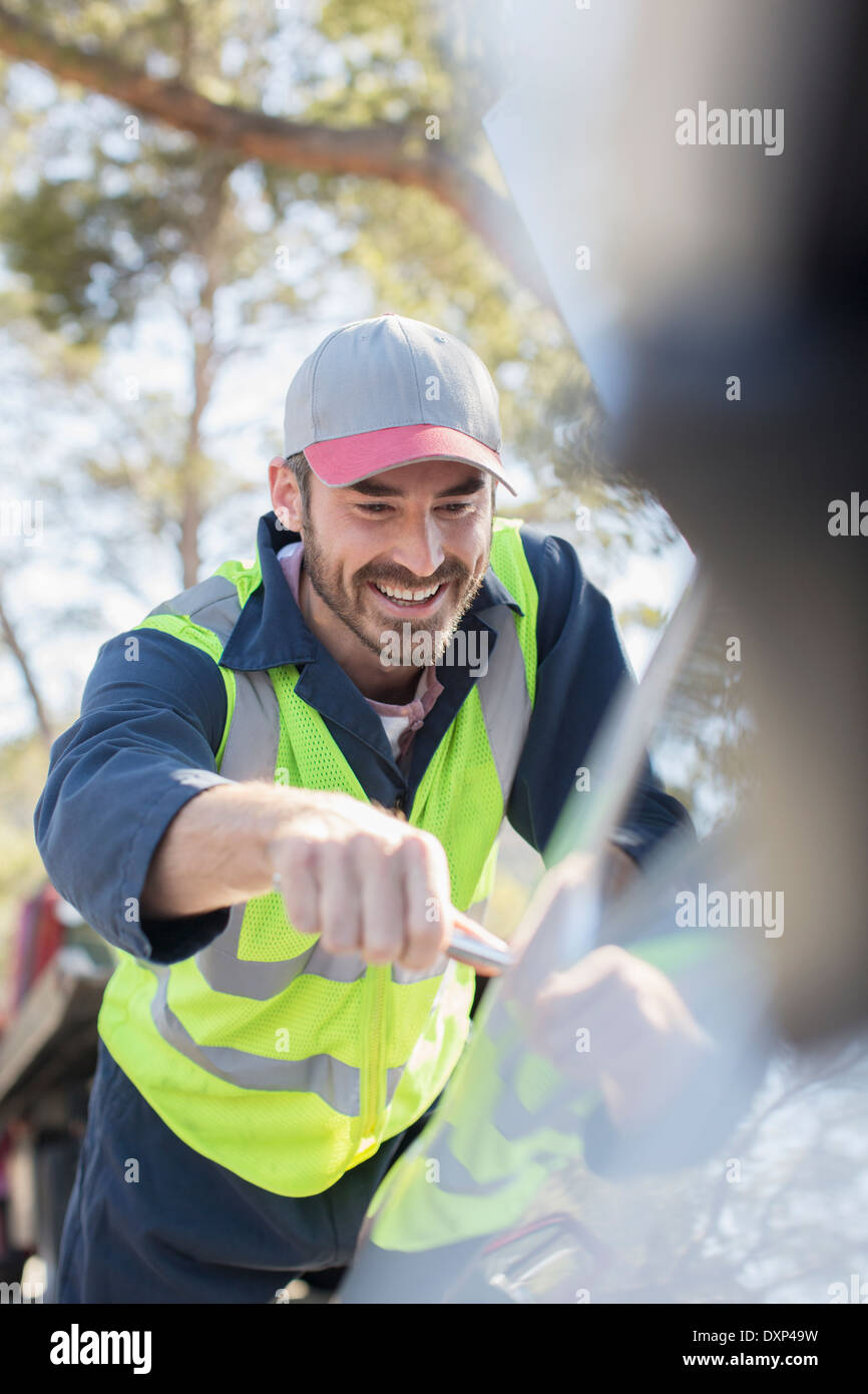 Am Straßenrand mechanische Reparatur von Auto-Motor Stockfoto