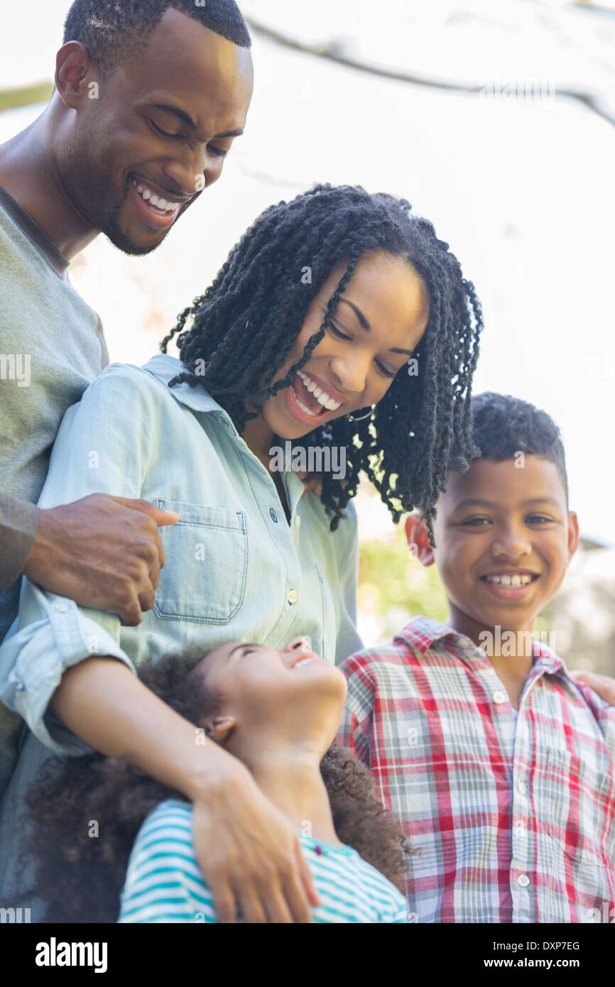 Glückliche Familie im freien Stockfoto