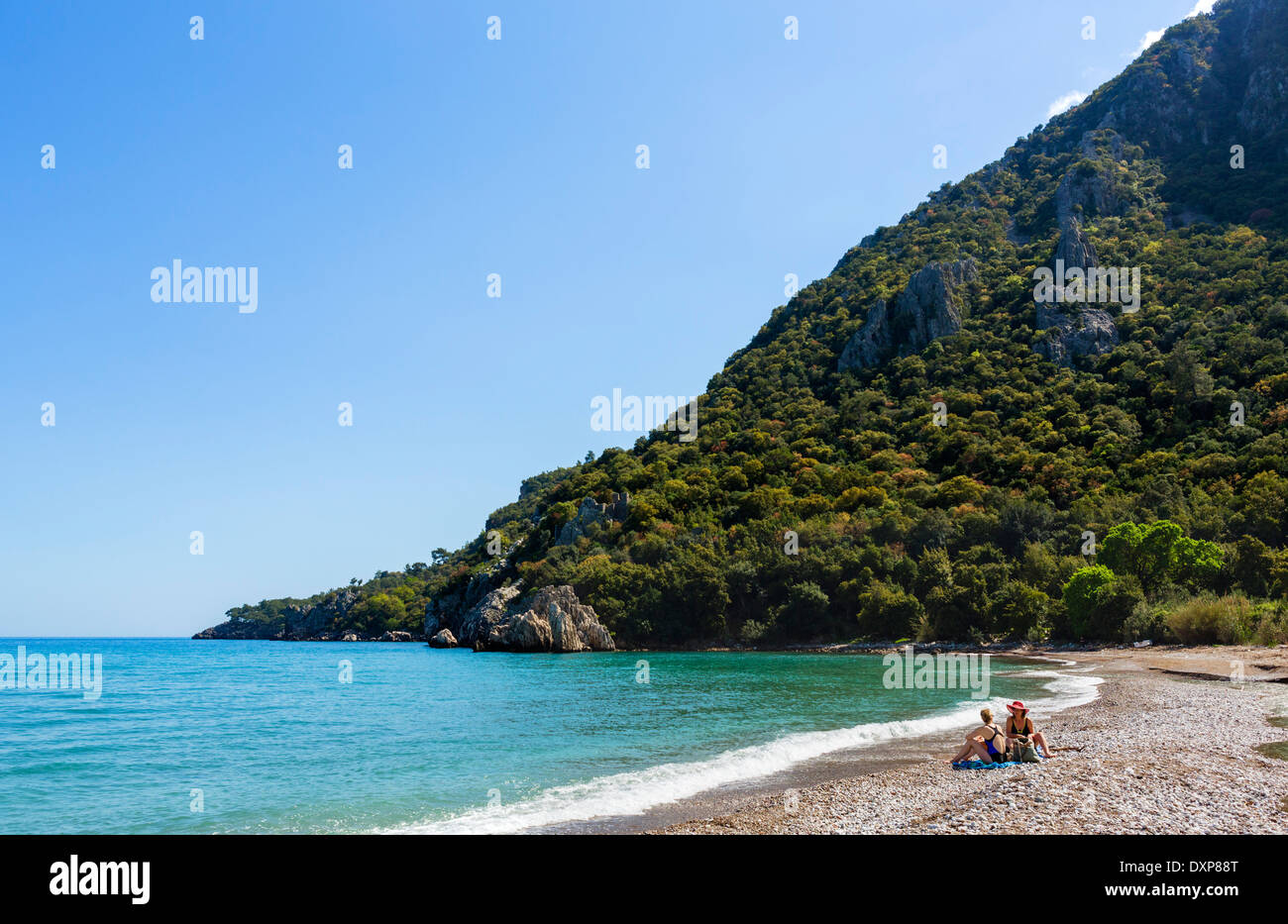 Strand vor den Ruinen von Olympos, Kemer District, Provinz Antalya, Türkei Stockfoto