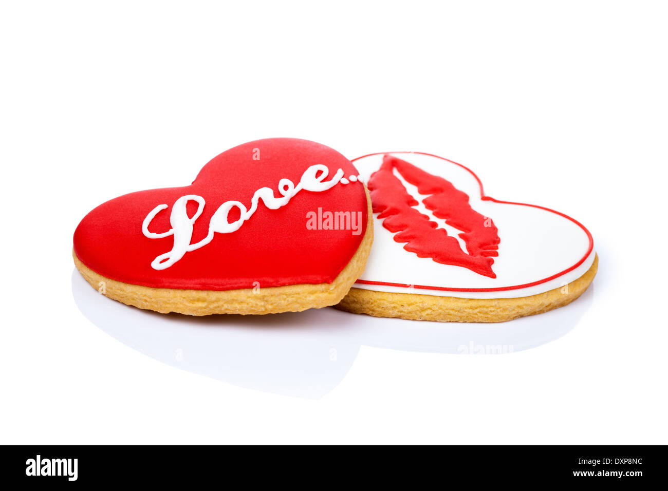 Cookies in Form von Herzen auf weißem Hintergrund zum Valentinstag Stockfoto