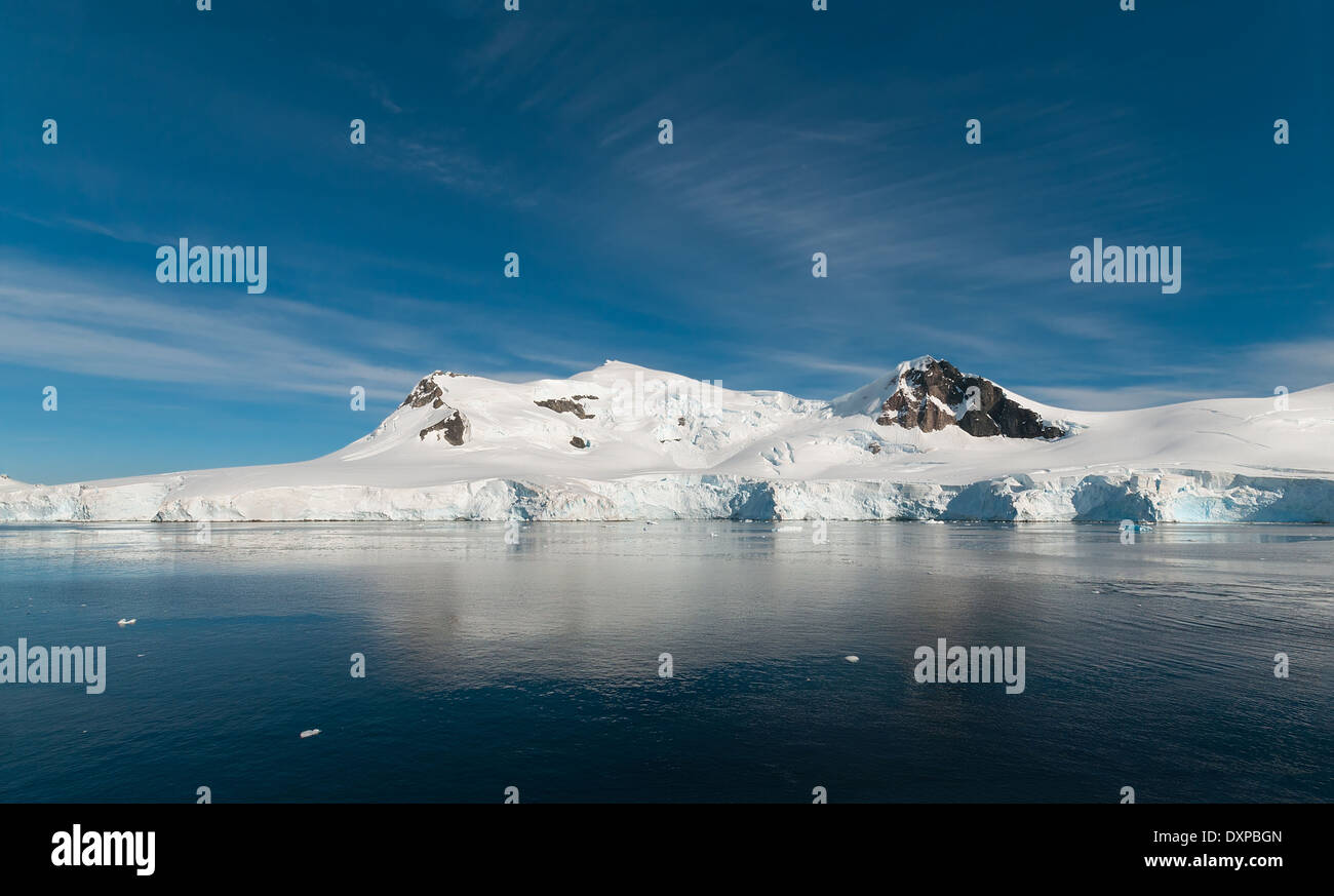 Paradise Bay Antarktis Ozean und Bergblick Stockfoto