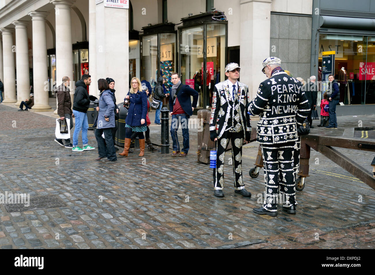 Pearly Kings sammeln für einen guten Zweck im Londoner Covent Garden Stockfoto