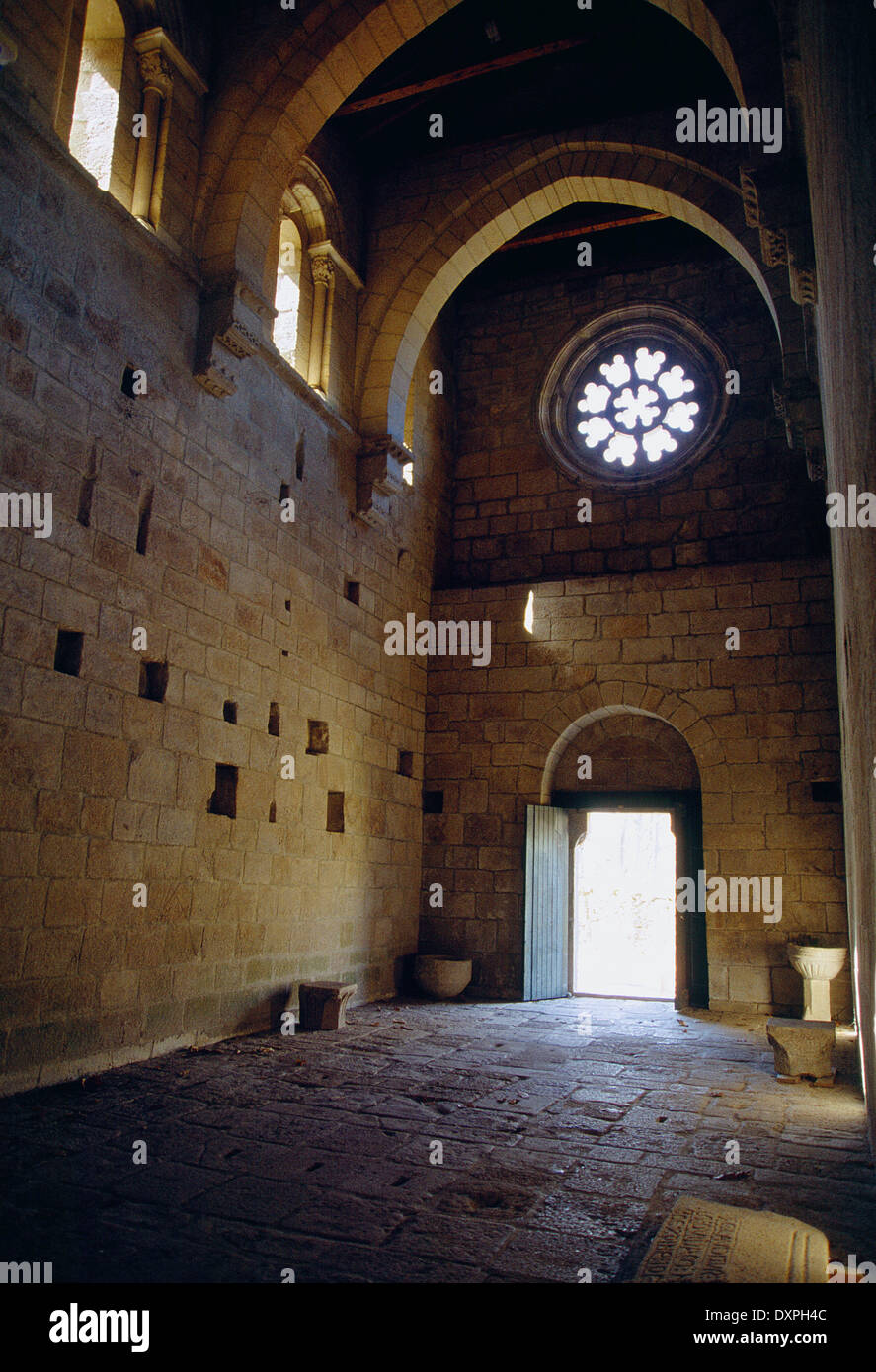 Kirche, innen Ansicht. Kloster von Santa Cristina de Ribas de Sil, Ribeira Sacra, Orense Provinz, Galizien, Spanien. Stockfoto